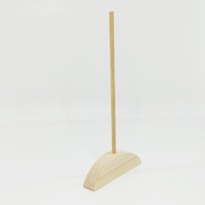 Drevený stojan, polkruhová podstava Drevený stojan, polkruhová podstava