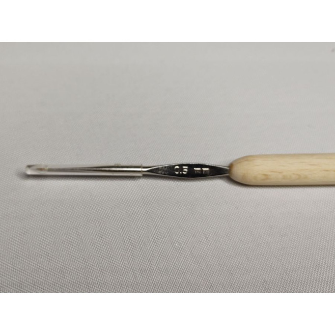 Crochet hook with wooden handle (0.50 mm)