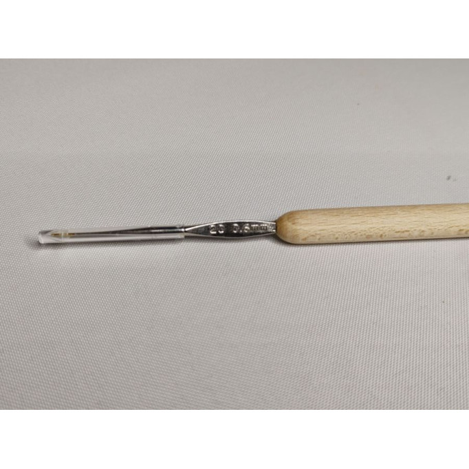 Crochet hook with wooden handle (0.60 mm)